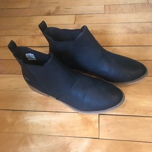 Black ankle booties!